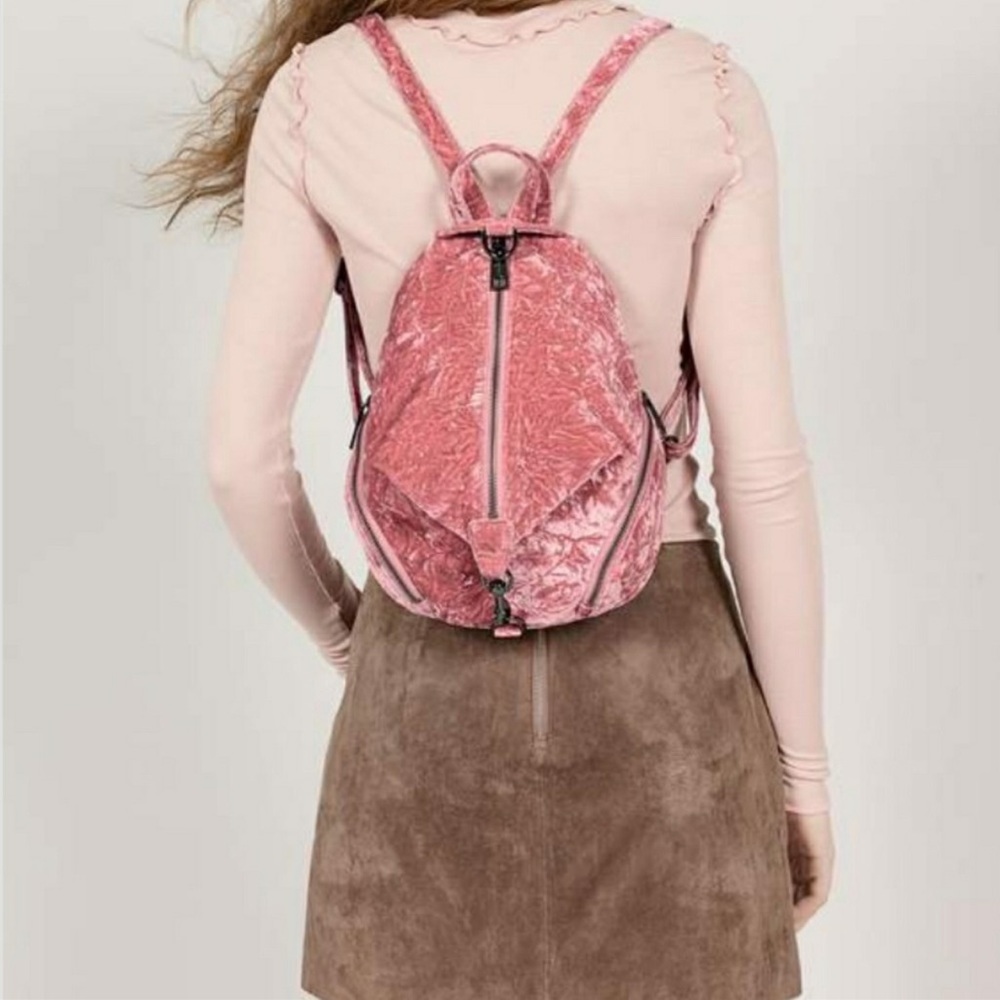 NWOT Rebecca Minkoff Julia Velvet backpack ☀️